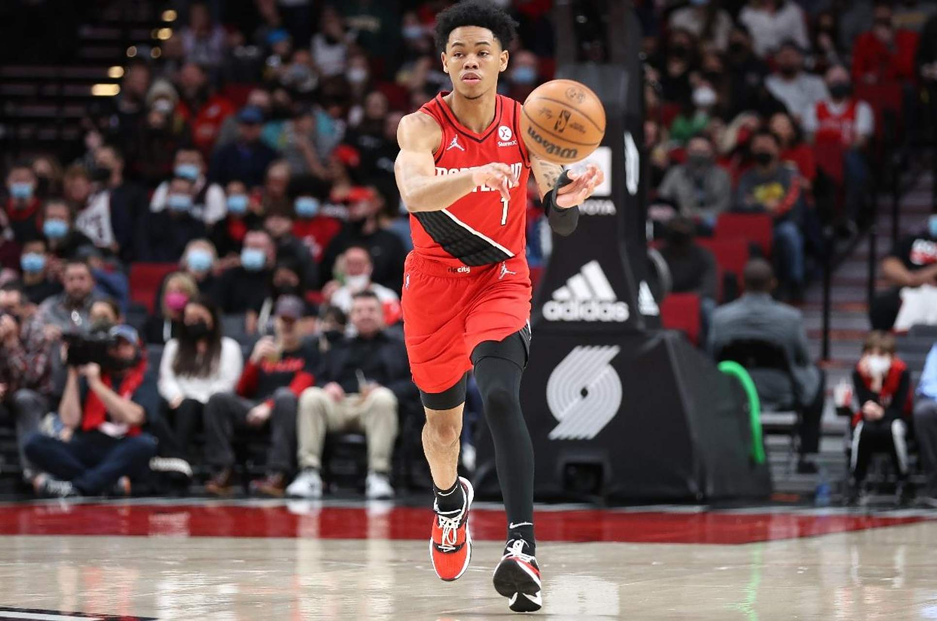 关于今晨NBA常规赛传出新动向;密尔沃基雄鹿队长鼓劲;管理层表态:管理层满意;更衣室氛围转暖的信息-开云官方