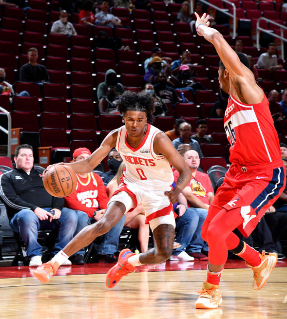 尤文图斯窗口期手感冰凉,志在CBA季后赛名次提升,话题不断,轮换策略成焦点(关于拉齐奥与尤文图斯比赛最新消息)-开云链接